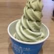伊東で食べたおやつ達😋🫶🏻 大室山のよもぎ団子&amp;緑茶ソフト。 伊豆シャボテン動物公園のピンクのソフト。道の駅マリンタウンの緑茶ソフト。
