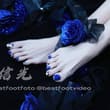 花叢簇擁中的鮮藍 @AlanoLykke