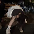 520约绿帽带上她女朋友出来和我散散步 然后带去吃宵夜 🍺里下点yy 跟着绿帽一起去酒店 绿帽一路上都很开心的在笑