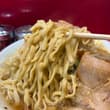 ラーメン二郎西台駅前店🍜 小+炙り(現金トッピング) ヤサイ少なめニンニクアブラ 豚も麺もデフォルトで圧倒的ボリューム！ 炙りの香ばしさも加わってめちゃくちゃ…