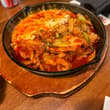 とある撮影が終わって、朝からご飯食べてなかったのでスタッフみんなでご飯食べにきたよ！ 代理店さんの方が近所の美味しいお店を教えてくれて、辛ラーメンとチャパゲテ…