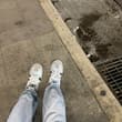 火車站照片 嗚嗚 好晚了 雨又好大 連車子都叫不到☹️ 牛仔褲被雨淋濕後緊緊貼在大腿上的感覺好不舒服 芸芸日常