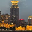 晚风沉醉在上海的夜里✨ City breeze meets Shanghai’s night glow. #外滩 #魔都打卡