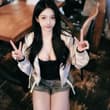 调教日记○某则 “跪下，把奶子漏出来” 正在吃饭的我手里一顿，“在这里么” 只有坚定的，并没有回答 “是，主人 “头抬起来，把你的样子记录下来，开心点，比ye…