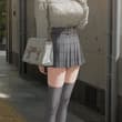 デートの待ち合わせ場所で待ってる黒髪海夢ちゃん