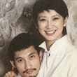 徐克和前妻丁克，后来徐克娶年轻30助理做老婆，前妻年龄大了想生也生不了，男人年龄大了只要老婆年轻，一般保养的好60、70岁照样生育。按照命理学食伤为女人子女，…