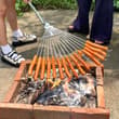 It’s an absolute knockout in the entire barbecue world.这放在整个烧烤界，也是相当炸裂的。