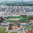【江蘇南京北站站房混凝土主體結構封頂】20日，江蘇南京北站站房混凝土主體結構封頂，項目建設由土建結構施工轉入屋面鋼結構拼裝、二次結構施工及裝飾裝修階段。南京北…