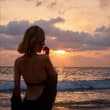 女人·大海·夕阳