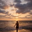 女人·大海·夕阳