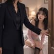 我收到私信发现，很多男娘喜欢偷穿妈妈的内衣裤丝袜，喜欢闻，甚至自慰。这种事的妈妈离异居多，职业比较强势，通常都很漂亮，平时对儿子比较严厉。我说说为什么会这样。