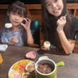 チョコフォンデュしたんだー🍫´- 真剣なんだけど、 口の周りがひどいさくら笑 スペシャルなものにチョコつけたんだけど、何かわかる～❓👀 3枚目の写真だよ✨️