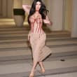 A foto é de 2025, sete meses após o nascimento do 4º filho da Megan Fox, e foi…