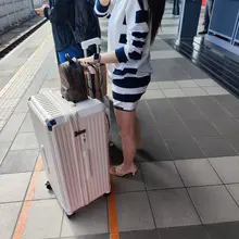 车站偶遇气质小姐姐，绑带的高跟好看，期待能能坐姐姐对面。。。 https://t.co/v8iiX5WQoi #玉足 #美脚 #恋足癖 #足交榨精 #脚底奴…