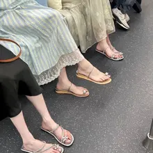 素足で歩いたら汚れた https://t.co/v8iiX5WiyK #玉足 #美脚 #恋足癖 #足交资源