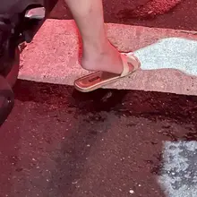 大半夜遇上美腳