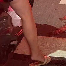 大半夜遇上美腳