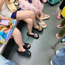 欣赏吧。。。 https://t.co/gC7PkX4RpF #玉足 #美脚 #恋足癖 #足交榨精 #脚底奴 #鞋控 #足控