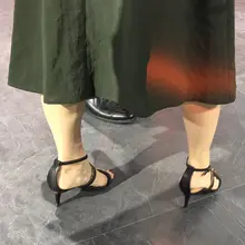 鞋子不错，方便那个 #美脚 #偷拍 #盗摄 #嫩足 #嫩脚 #美足