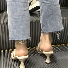 有喜欢脚跟的吗？ #美脚 #偷拍 #盗摄 #嫩足 #嫩脚 #美足
