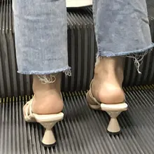 有喜欢脚跟的吗？ #美脚 #偷拍 #盗摄 #嫩足 #嫩脚 #美足