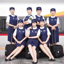 制服颜色有点暗 人还可以 #高铁乘务员