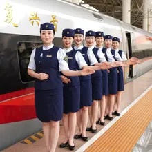 制服颜色有点暗 人还可以 #高铁乘务员