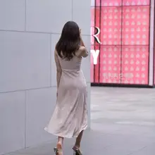 街拍吊带尖头透明高跟鞋少妇，玉足特写 https://t.co/s7gZvHaoJF #街拍 #少妇 #吊带 #玉足 #足控 #美脚