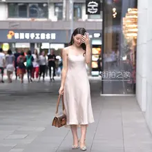 街拍吊带尖头透明高跟鞋少妇，玉足特写 https://t.co/s7gZvHaoJF #街拍 #少妇 #吊带 #玉足 #足控 #美脚