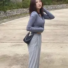 胸大，腿白，脚美。看到就想把你干了，疯狂舔脚舔奶头。#反差婊＃骚婊子