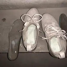 鞋主任据说最近抑郁了，正在药物治疗，我帮她保养一下两只抹匀。