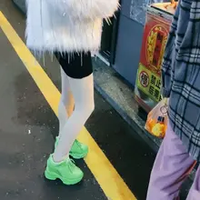 小吃摊遇见的肉丝包臀裙，身材和颜值在线，就是鞋子不搭