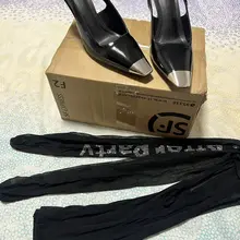 贱狗的狗精液泄在了亲妈的鞋里。@veissia__ V大人的美鞋真是魅力无穷，不愧是亲妈穿了好久的高跟鞋。搭配上亲妈推特空间里的视频照片，感觉被亲妈鄙视的好爽…