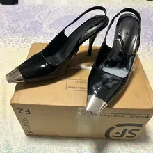 贱狗的狗精液泄在了亲妈的鞋里。@veissia__ V大人的美鞋真是魅力无穷，不愧是亲妈穿了好久的高跟鞋。搭配上亲妈推特空间里的视频照片，感觉被亲妈鄙视的好爽…