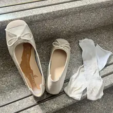 可能是女人也有第二春的原因，夫人的穿搭越发少女气息了。（哪怕是纯情少女还是要被玷污哦～）