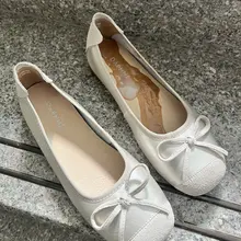 可能是女人也有第二春的原因，夫人的穿搭越发少女气息了。（哪怕是纯情少女还是要被玷污哦～）