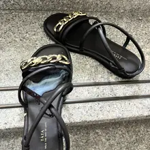 夫人您放在外面的鞋子想证明什么呢？想证明你家里那个阳痿丈夫不行，所以只能靠鞋子外摆来勾引一些野男人，获取精液安慰吗？