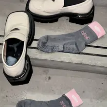 舒服😌健身袜的香臭味，让我很快撸射在了小皮鞋里