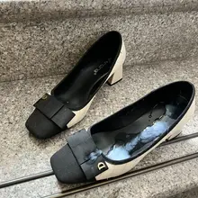 我特别关照的一双女士平底高跟（不知道被我射过多少次了）（因为里面是漆黑色的缘故，每次精液射上去都感觉好显眼、好色情）