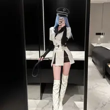这一套衣服还是帅的。