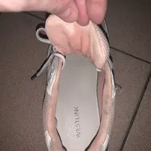 美女剛剛脫下的鞋子 裡面暖暖的 味道不重 當然要好好保養 #全城搜鞋 #掃樓 #打膠 #射鞋 #戀足 #足交 #棉襪 #絲襪 #運動鞋 #高跟鞋 #平底鞋 #…