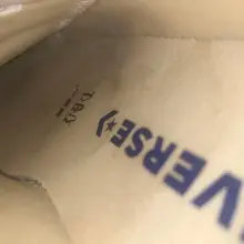#射鞋 #玩鞋 #扫楼 #打胶 看来这双小白converse还是玩少了呀...虽然右边稍微脏一点，不过看起来还是不够黄啊，以后看来还是得长光顾呢。不得不说在n…