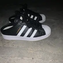 #射鞋 #玩鞋 #扫楼 #打胶 好久没有玩过这个35.5的妹子了，妹子果然是没让我失望。还是第一次见这种贝壳头呢，这何止是鞋啊！简直就是每次专门为我准备的骚便…