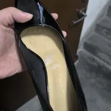 同好分享，这家有好几双高跟鞋，今天先给她保养这双黑色的骚鞋。
