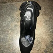 同好投稿，骚货老婆的黑色高跟，鞋上还有痕迹，她故意不擦就穿出去。这黑丝真想直接撕烂后入。