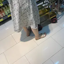 这个小姐姐不错吧？好想把她放进购物车里带走。。。