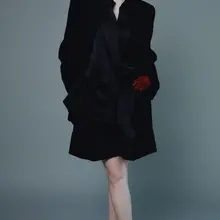 宋佳黑色西装裙秀美腿，红色点睛高跟鞋抢镜 (4p)
