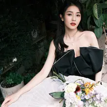 花园秘境中的女明星白鹿，一双透明水晶高跟鞋衬托白皙玉腿