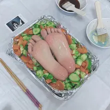 这个算不算大餐啊。。。https://t.co/gkDAdR1Nf4 #玉足 #美脚 #恋足癖 #足交榨精 #脚底奴 #鞋控 #足控福利 #脚趾 #足交视频