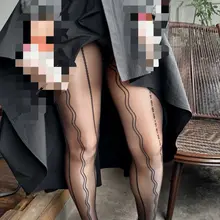 老婆抱孩子的时候鞋子无意中把裙子勾上来了 老婆还走了一段 今天可是无内 这个风景没得比了 #大理 #人妻 #夫妻 #涞觅 #电波纹 #无内 #黑丝袜